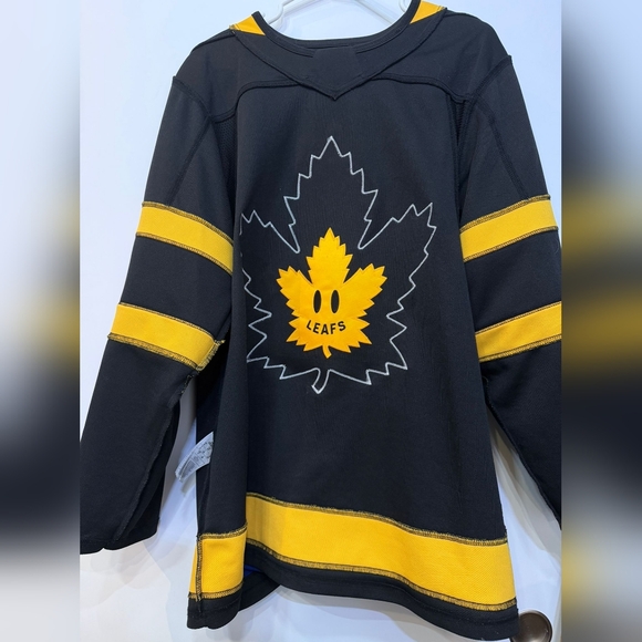(SAVE 30% WHEN BUNDLE 2 OR MORE) Authentic Toronto Maple Leafs Flipside Jersey - Picture 8 of 9
